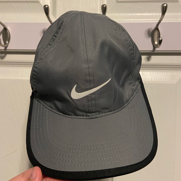Nike Hat - Picture 2 of 3